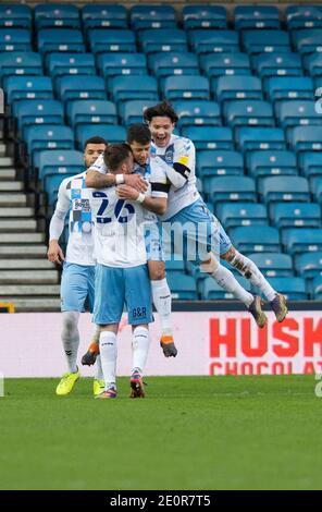 Londra, Regno Unito. 02 gennaio 2021. Gustavo Hamer di Coventry City festeggia con Callum o'Hare (11) e Jordan Shipley di Coventry City (26) dopo aver segnato il secondo obiettivo del suo fianco per renderlo 0-2 durante la partita del campionato Sky Bet al Den, London Picture di Alan Stanford/Focus Images/Sipa USA 02/01/2021 Credit: Sipa USA/Alamy Live News Foto Stock