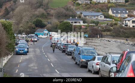 Fountainstown, Cork, Irlanda. 02 gennaio 2021. Con nuove restrizioni in atto per sedare la diffusione di Coronavirus c'è stato un intenso Sabato pomeriggio con le auto presso la piccola località costiera di Fountainstown, Co. Cork, Irlanda. - credito; David Creedon / Alamy Live News Foto Stock