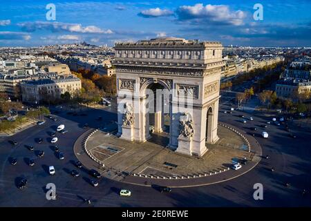 Francia, Parigi (75), Place Charles de Gaulle o de l'Etoile e l'Arco di Trionfo Foto Stock