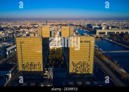 Francia, Parigi (75), il quai François Mauriac, la Biblioteca Nazionale di Francia (BNF) François Mitterrand dall'architetto Dominique Perrault Foto Stock