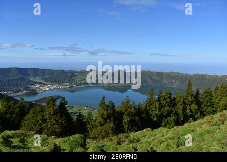 Bellissimo paesaggio dei laghi di Sete Cidades in Portogallo. Foto Stock