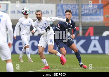 Città di Bochum, Germania. 2 gennaio 2021. Firo: 02.01.2021 Calcio, 2 Bundesliga, Stagione 2020/2021, VfL Bochum - Darmstadt 98 duelli, Serdar Dursun, Versus, Robert Zulj | Usage worldwide Credit: dpa/Alamy Live News Foto Stock