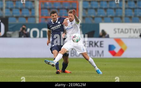 Città di Bochum, Germania. 2 gennaio 2021. Primo: 02.01.2021 football, 2 Bundesliga, stagione 2020/2021, VfL Bochum - Darmstadt 98 duelli, Anthony Losilla, Versus, Tobias Kempe | Usage worldwide Credit: dpa/Alamy Live News Foto Stock