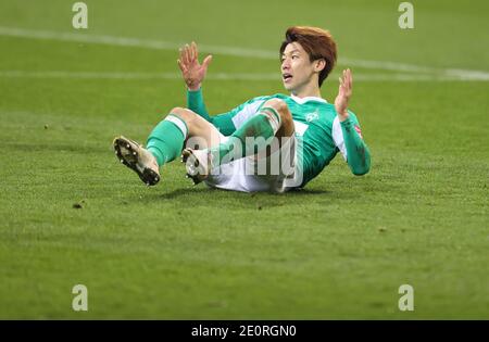 Brema, Germania. 2 gen, 2021. Firo: 02.01.2021 pallone da calcio, stagione 2020/21 1 Bundesliga: SV Werder Bremen - Union Berlin deluso a terra Yuya Osako | utilizzo nel mondo Credit: dpa/Alamy Live News Foto Stock