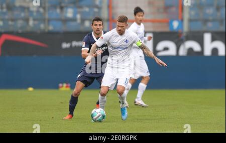 Città di Bochum, Germania. 2 gennaio 2021. Primo: 02.01.2021 football, 2 Bundesliga, stagione 2020/2021, VfL Bochum - Darmstadt 98 duelli, Anthony Losilla, Versus, Tobias Kempe | Usage worldwide Credit: dpa/Alamy Live News Foto Stock