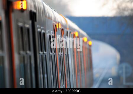 Un treno Merseyrail Classe 507/508 EMU Foto Stock