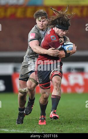 Kingsholm Stadium, Gloucester, Gloucestershire, Regno Unito. 2 gennaio 2021. Inglese Premiership Rugby, Gloucester contro gli squali di vendita; Daniel du Preez degli squali di vendita affronta Jordy Reid di Gloucester Credit: Action Plus Sport/Alamy Live News Foto Stock