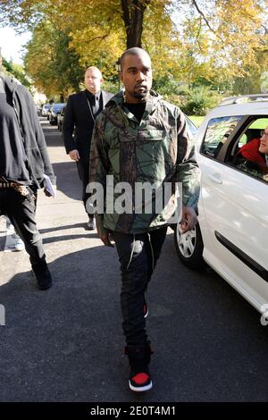 Kanye West arriva al Celine Primavera-Estate 2013 durante la Paris Fashion Week di Parigi, Francia, il 30 settembre 2012. Foto di Alban Wyters/ABACAPRESS.COM Foto Stock