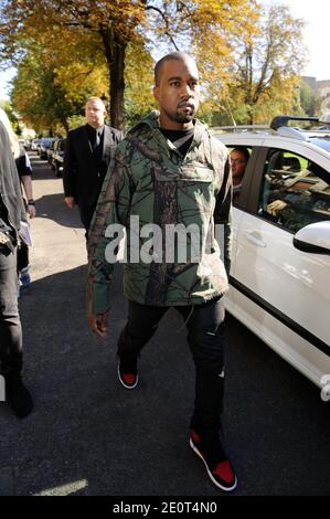 Kanye West arriva al Celine Primavera-Estate 2013 durante la Paris Fashion Week di Parigi, Francia, il 30 settembre 2012. Foto di Alban Wyters/ABACAPRESS.COM Foto Stock