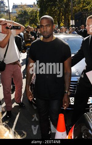 Kanye West arriva al Celine Primavera-Estate 2013 durante la Paris Fashion Week di Parigi, Francia, il 30 settembre 2012. Foto di Alban Wyters/ABACAPRESS.COM Foto Stock