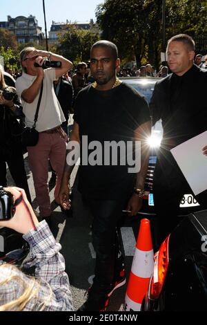 Kanye West arriva al Celine Primavera-Estate 2013 durante la Paris Fashion Week di Parigi, Francia, il 30 settembre 2012. Foto di Alban Wyters/ABACAPRESS.COM Foto Stock