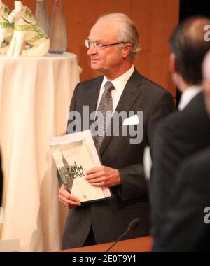 Re di Svezia Carl XVI Gustaf con sua moglie la Regina Silvia di Svezia e la loro figlia la Principessa Corona Madeleine partecipano al 2012 New York Green Summit 'da fattoria a forchetta' presso la sede centrale di Goldman Sachs a New York City, NY, USA, il 3 ottobre 2012. Foto di Charles Guerin/ABACAPRESS.COM. Foto Stock