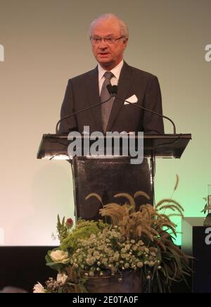 Re di Svezia Carl XVI Gustaf con sua moglie la Regina Silvia di Svezia e la loro figlia la Principessa Corona Madeleine partecipano al 2012 New York Green Summit 'da fattoria a forchetta' presso la sede centrale di Goldman Sachs a New York City, NY, USA, il 3 ottobre 2012. Foto di Charles Guerin/ABACAPRESS.COM. Foto Stock