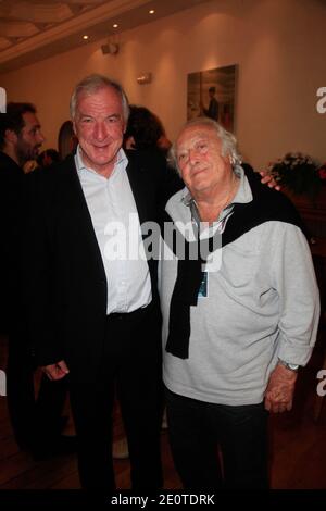 Jean-de-Luz sindaco Peyuco Duhart (L) e direttore Georges Lautner all'apertura del 17° Festival Internazionale del Cinema di Saint-Jean-de-Luz, a Saint-Jean-de-Luz, Francia, il 9 ottobre 2012. Foto di Jerome Domine/ABACAPRESS.COM Foto Stock