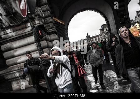 Movimento iniziato da 'Democry Now real' (l'indignata Parigi) che ha chiesto un concerto PAN e vari rumori sotto le finestre degli uffici di Goldman Sachs al posto della Repubblica Dominicana, alla metropolitana uscita Monceau a Parigi, Francia il 13 ottobre 2012. Foto di Renaud Khanh/ABACAPRESS.COM Foto Stock