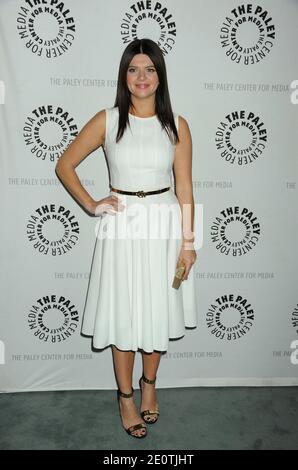 Casey Wilson arriva al 'una serata con happy endings & Don't Trust the B in Apartment 23' al Paley Center for Media di Beverly Hills, Los Angeles, CA, USA il 16 ottobre 2012. Foto di Greylock/ABACAPRESS.COM Foto Stock