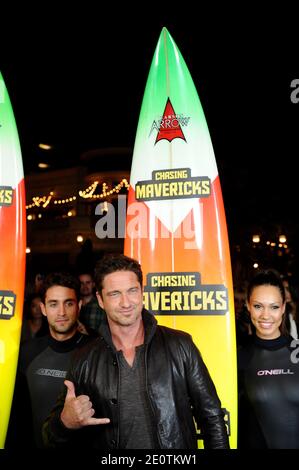 Gerard Butler partecipa alla prima "Chasing Mavericks" al Grove di Los Angeles, CA, USA, il 18 ottobre 2012. Foto di Lionel Hahn/ABACAPRESS.COM Foto Stock