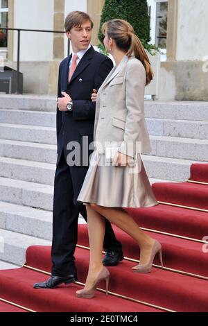 Il Principe Luigi e la Principessa Tessy lasciano l'Hotel de Ville dopo il matrimonio civile dell'ereditario Granduca Guillaume di Lussemburgo e della contessa belga Stephanie de Lannoy a Lussemburgo, Lussemburgo, il 19 ottobre 2012 . Il Granduca ereditario di Lussemburgo, di 30 anni, è l'ultimo Principe ereditario d'Europa a sposarsi, sposando la sua sposa contessa belga di 28 anni. Foto di Jeremy Charriau/ABACAPRESS.COM Foto Stock