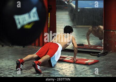 I pugili si allenano tutti i giorni in una delle ultime delle fiorenti palestre di boxe di New York City, Gleason's a Brooklyn, New York, NY, USA, il 20 2012 ottobre. In tutto, 131 campioni del mondo si sono allenati all'interno delle pareti ammane della palestra, tra cui leggende come Jake LaMotta, Muhammad Ali e Roberto Duran. Attualmente cinque possessori di titoli attivi si allenano al Gleason's, così come numerosi concorrenti e decine di campioni di Golden Guoves. Foto di Olivier Douliery/ABACAPRESS.COM Foto Stock