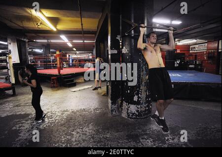 I pugili si allenano tutti i giorni in una delle ultime delle fiorenti palestre di boxe di New York City, Gleason's a Brooklyn, New York, NY, USA, il 20 2012 ottobre. In tutto, 131 campioni del mondo si sono allenati all'interno delle pareti ammane della palestra, tra cui leggende come Jake LaMotta, Muhammad Ali e Roberto Duran. Attualmente cinque possessori di titoli attivi si allenano al Gleason's, così come numerosi concorrenti e decine di campioni di Golden Guoves. Foto di Olivier Douliery/ABACAPRESS.COM Foto Stock