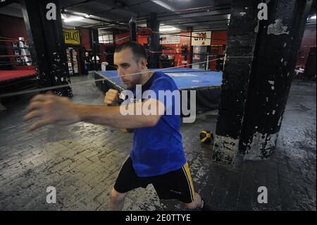 I pugili si allenano tutti i giorni in una delle ultime delle fiorenti palestre di boxe di New York City, Gleason's a Brooklyn, New York, NY, USA, il 20 2012 ottobre. In tutto, 131 campioni del mondo si sono allenati all'interno delle pareti ammane della palestra, tra cui leggende come Jake LaMotta, Muhammad Ali e Roberto Duran. Attualmente cinque possessori di titoli attivi si allenano al Gleason's, così come numerosi concorrenti e decine di campioni di Golden Guoves. Foto di Olivier Douliery/ABACAPRESS.COM Foto Stock