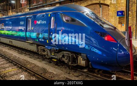 Treni Hull Classe 802 Paragon alla stazione di London Kings Cross. I treni Hull, di proprietà di First Group, collegano Hull/Beverley e London Kings Cross. Foto Stock