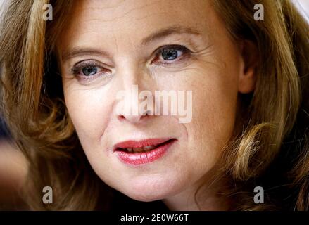 Portraits de Valerie Trierweiler qui presenti son livre en compagnie du photographhe Stephane Ruet durant le 31° Salon du Livre de Brive en Correze, France le 10 novembre 2012. Foto di Patrick Bernard/ABACAPRESS.COM Foto Stock