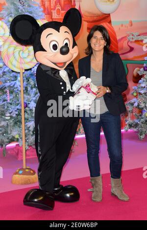 Estelle Denis partecipa al giorno di apertura della stagione natalizia presso Disneyland Resort Paris a Marne-la-Vallee, Francia, il 10 novembre 2012. Foto di Nicolas Briquet/ABACAPRESS.COM Foto Stock