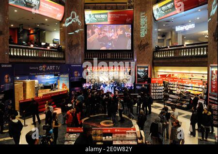 Atmosfera alla festa di lancio per "Call of Duty Black Ops 2" al Virgin Megastore di Parigi, Francia, il 12 novembre 2012. Foto di Alban Wyters/ABACAPRESS.COM Foto Stock