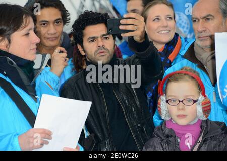 Jamel Debbouze partecipa all'operazione "Poussé Vides" dell'UNICEF per celebrare il 23° anniversario della Convenzione sui diritti del Bambino e sensibilizzare migliaia di morti annue evitabili dei bambini, alla spianata del Trocadero di Parigi, in Francia, il 18 novembre 2012. Foto di Nicolas Briquet/ABACAPRESS.COM Foto Stock