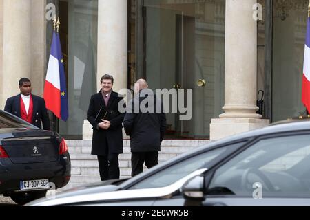 Il Ministro francese per la ripresa industriale e l'industria alimentare, Arnaud Montebourg lascia il Palazzo presidenziale Elysee dopo la riunione settimanale del gabinetto, a Parigi, in Francia, il 05 dicembre 2012. Foto di Stephane Lemouton/ABACAPRESS.COM Foto Stock