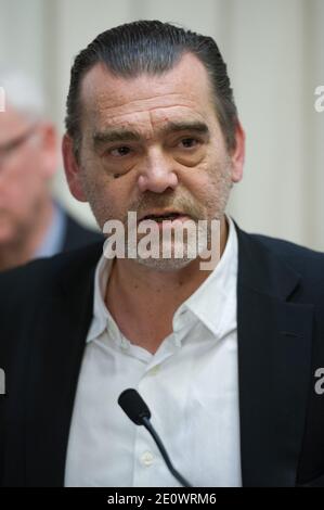 Franck Berton, avvocato di Florence Cassez, partecipa a una mostra di dipinti di Florence Cassez, a Parigi, Francia, il 6 dicembre 2012. Foto di Christophe Guibbaud/ABACAPRESS.COM Foto Stock