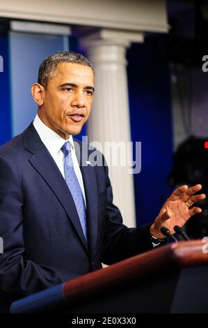 Il presidente Barack Obama ha dichiarato di essere ottimista sui negoziati Fiscal Cliff durante una conferenza stampa alla Casa Bianca a Washington, District of Columbia, DC, USA, venerdì 28 dicembre 2012. Le osservazioni alla stampa hanno seguito un incontro con i leader repubblicani del Senato e della Camera alla Casa Bianca per discutere gli imminenti aumenti fiscali e tagli alla spesa dell'imminente 'precipizio fiscale'. Foto di Pete Marovich/ABACAPRESS.COM Foto Stock