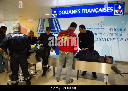 Atmosfera al servizio doganale all'aeroporto internazionale di Orly, a Orly, vicino a Parigi, il 28 dicembre 2012. Foto di Christophe Guibbaud/ABACAPRESS.COM Foto Stock