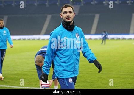 Città di Berlino, Germania. 30 dic 2020. Firo: 02.01.2021 Fuvuball, Calcio 1. Bundesliga, Stagione 2020/2021 Hertha BSC Berlino - FC Schalke 04 3: 0 S04 Ahmed Kutucu, | utilizzo nel mondo Credit: dpa/Alamy Live News Foto Stock