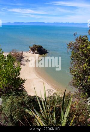 Vista della piccola spit dall'Abel Tasman Track, Nuova Zelanda Foto Stock