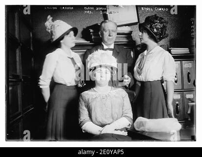 Lillian Graham (L), Clark Giordania (C), Ethel Conrad (R), e la Sig.ra Singleton (anteriore inserita) Foto Stock