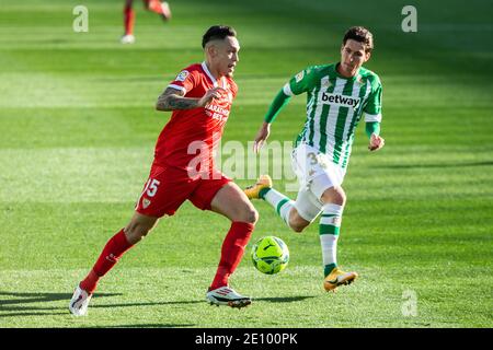 Lucas Ocampos di Siviglia e Juan Miranda di Real Betis Durante il campionato spagnolo la Liga partita di calcio tra Real / LM Foto Stock