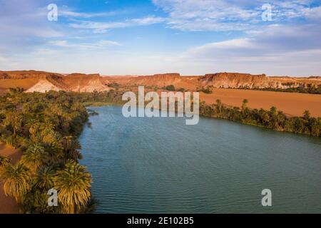 Vista aerea del patrimonio mondiale dell'UNESCO laghi Ounianga, Ciad settentrionale, Ciad, Africa Foto Stock