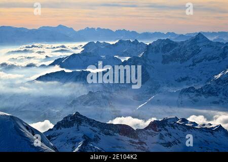 Monte Bianco, 4810 m, montagna più alta d'Europa, Alpi italiane e francesi, vista dal Klein Cervino, Svizzera, Europa Foto Stock