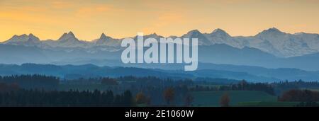 View Emmental, Wetterhorn, Lauteraarhorn, Schreckhorn, Eiger, Mönch, Jungfrau, Berna, Svizzera, Europa Foto Stock