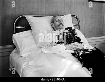 Paul von Hindenburg sul suo letto di morte, foto storica, 02.08.1934, Neudeck Manor, Germania, oggi Polonia, Europa Foto Stock