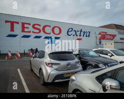 Una filiale di Tesco Extra, il superstore fuori città del principale supermercato britannico Tesco PLC Foto Stock