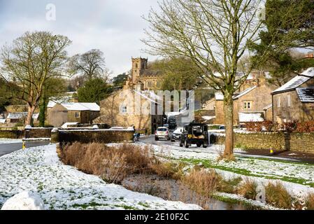 Downham, Clitheroe, Lancashire, Regno Unito. 3 gennaio 2021. Neve sul villaggio di Downham, Clitheroe, Lancashire. Credit: John Eveson/Alamy Live News Foto Stock