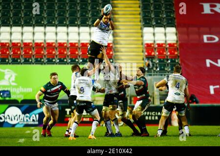 Leicester, Regno Unito. 3 gennaio 2021; Welford Road Stadium, Leicester, Midlands, Inghilterra; Premiership Rugby, Leicester Tigers contro Bath Rugby; Taulupe Faletau di Bath Rugby prende una linea di credito: Action Plus Sports Images/Alamy Live News Foto Stock