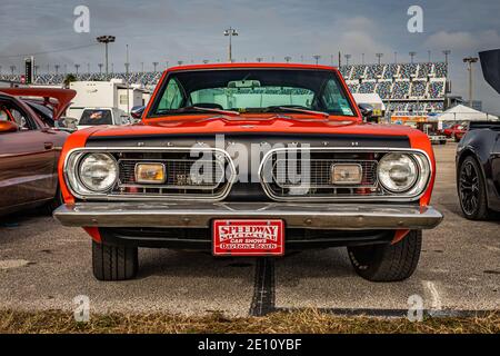 Daytona Beach, FL - 29 novembre 2020: 1967 Plymouth Barracuda ad una mostra di auto locale. Foto Stock