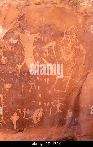 Rock Art - Petroglifi - on the Birthing Rock, Kane Creek Road, Moab, Utah, USA Foto Stock
