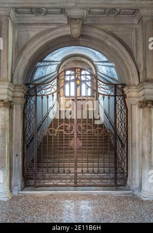 Porte nel Palazzo, Venezia, Italia Foto Stock