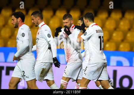 Benevento, Italia. 3 gennaio 2021. Benevento, Italia, Stadio Ciro Vigorito, 03 gennaio 2021, ESULTAZIONE AC MILAN durante Benevento Calcio vs AC Milan - Serie a match Credit: Renato Olimpio/LPS/ZUMA Wire/Alamy Live News Foto Stock