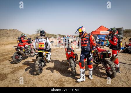 04 Cornejo Florimo Jose Ignacio (chl), Honda, Monster Energy Honda Team 2021, Motul, Moto, Bike, 02 Quintanilla Pablo (chl), Husqvarna, Rockstar Energy Husqvarna Factory Racing, Moto, Bike, Price Toby (aus), KTM, Red Bull KTM Factory Team, Moto, Bike, 01 Brabec Ricky (usa), Moto, Honda Monster Energy, 2021, Honda Monster, Honda, Motul Team, Motul, Honda Monster Energy, Honda Bici, azione durante il prologo di Dakar 2021Ã¢Â& Â x80;2021& X99;s e inizio della cerimonia del podio a Jeddah, Arabia Saudita il 2 gennaio FrÃ©dÃ©- Foto FlocÃ¢Â ric le Â& x80;& X99;h / DPPI / LM Foto Stock